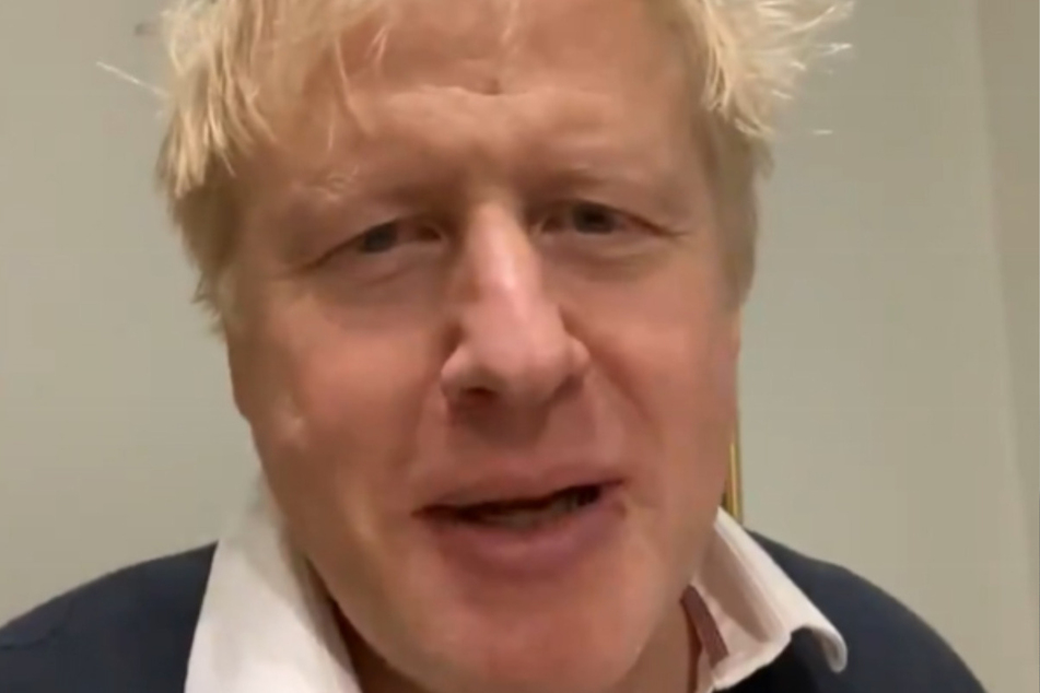 Der britische Premierministers Boris Johnson (56) sprach am Montag in einem Video auf seinem Twitter-Account. Im Frühjahr war er selbst schwer an Covid-19 erkrankt und sogar auf der Intensivstation behandelt worden.