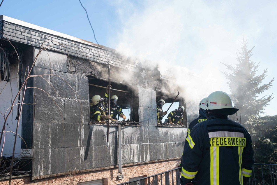 Beim Eintreffen der Feuerwehr brannte das Wohnhaus bereits in voller Ausdehnung.