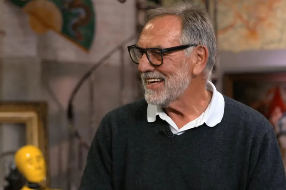 Alfred aus Laupheim möchte bei "Bates für Rares" eine alte Keramik zu Geld machen.