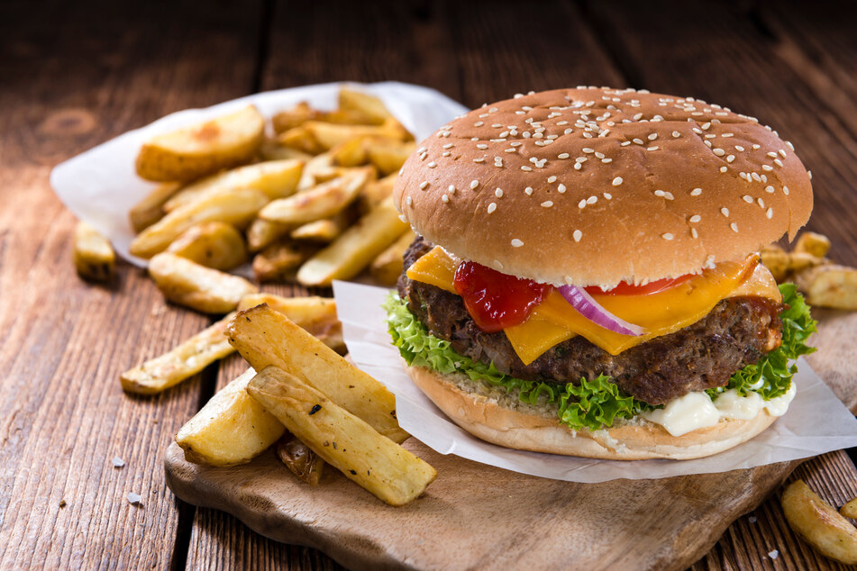 Auf dem Streetfood-Markt vor dem TIETZ sollen unter anderem Burger angeboten werden - eine echte US-Spezialität. (Symbolbild)