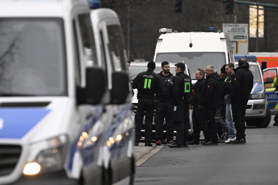 Die Polizei war am Freitag mit einem Großaufgebot vor Ort.