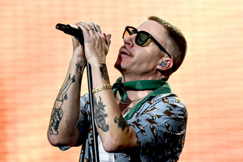 Wegen pro-palästinensischer Reden wurde US-Rapper Macklemore (43) von Ed Sheerans Tour ausgeschlossen.