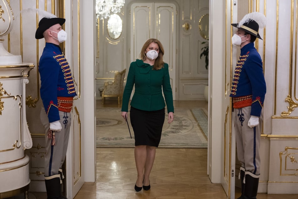 Zuzana Caputova, Präsidentin der Slowakei, geht im Präsidentenpalast.
