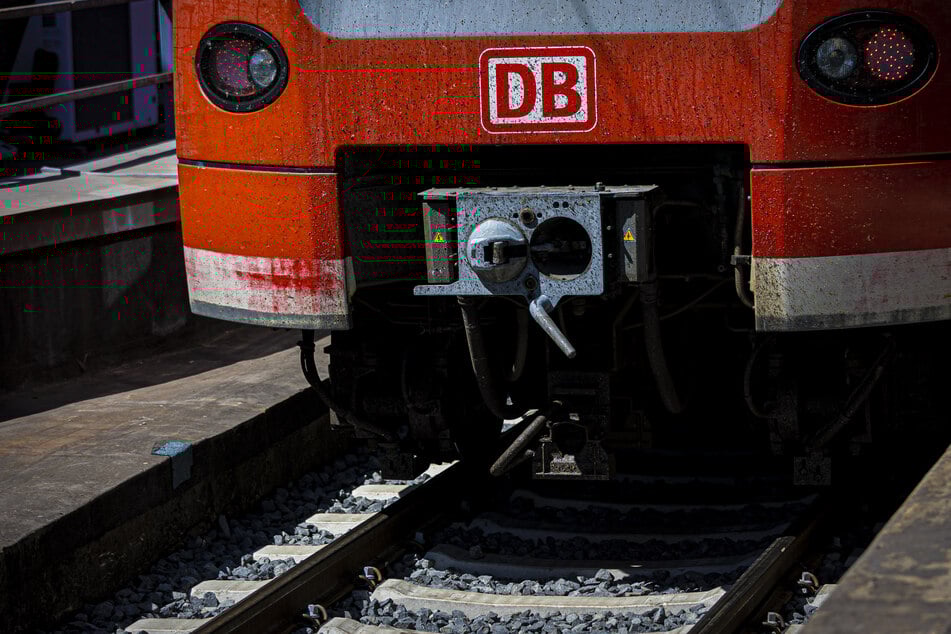 Die Bahnstrecke zwischen Hürth-Fischenich und Brühl musste nach dem Horror-Fund zeitweise gesperrt werden. (Symbolbild)