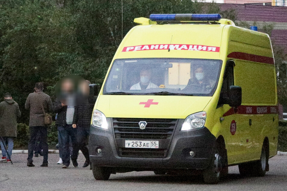 Mann rastet aus, übergießt sechs Menschen mit Benzin und zündet sie an!