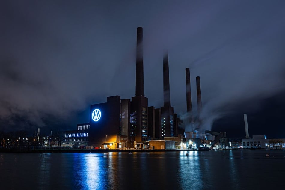 Jahrzehntelang galt Deutschland als Wiege der automobilen Wertschöpfung. Nun klagen Branchenvertreter über hohe Energie- und Lohnkosten, hohe Steuern und Bürokratie.