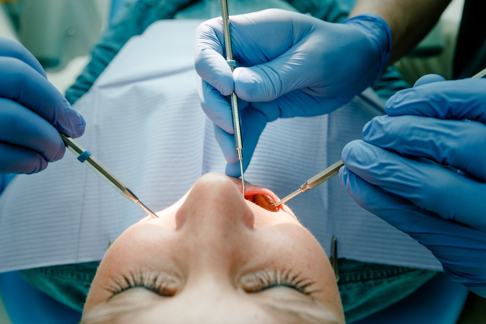 Auch Corona-Patienten können die Dienste eines Zahnarztes in Anspruch nehmen.