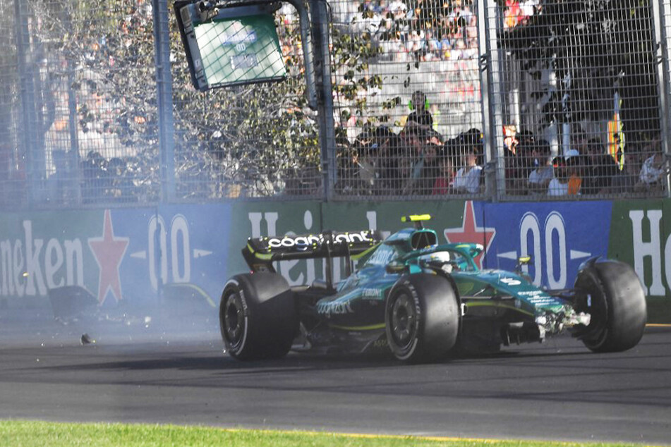 Sebastian Vettel (34) musste seinen Aston Martin nach einem Crash abstellen.