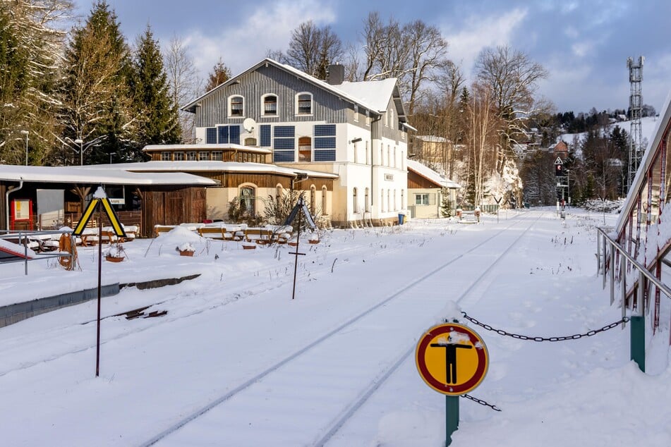 Am Bahnhof in Annaberg sollen bald Batteriezüge über Nacht aufgeladen werden.