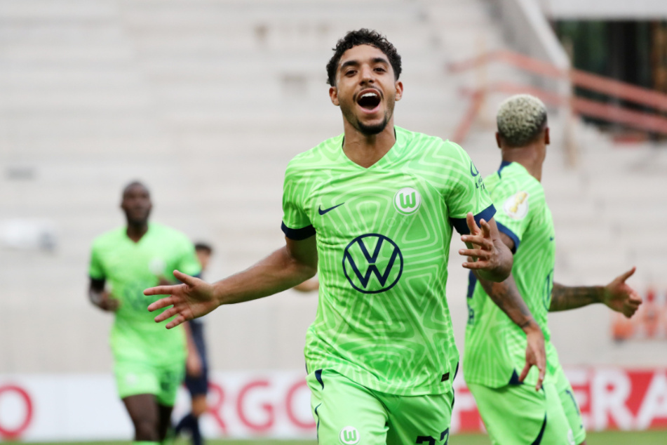 Der späte Knockout: Omar Marmoush (M.) jubelt über den Last-Minute-Treffer zum 1:0 für den VfL-Wolfsburg.