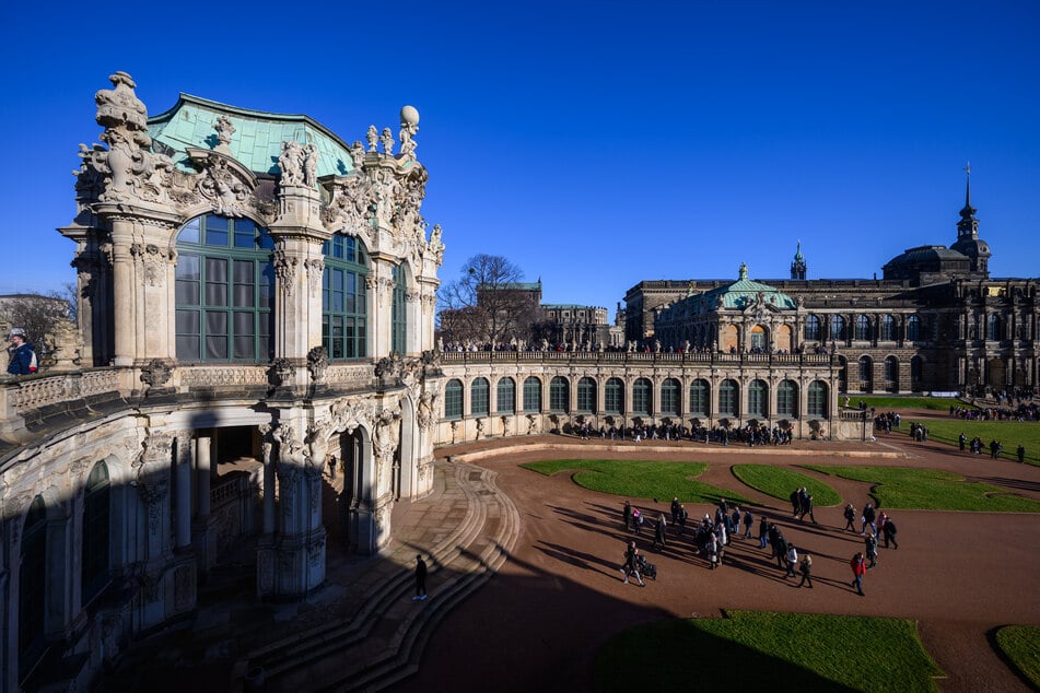 Offenbar haben Kriminelle die Porzellansammlung des sächsischen Kurfürsten August des Starken im Dresdner Zwinger ins Visier genommen.