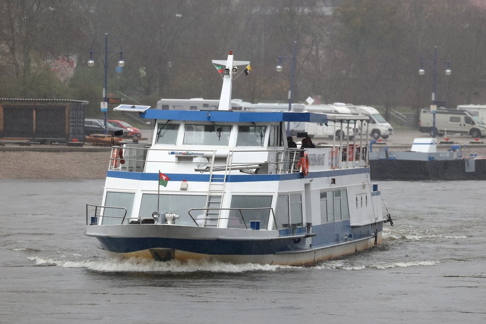 Auf der Weißen Flotte könnt Ihr bei einer kulinarischen Rundfahrt teilnehmen.