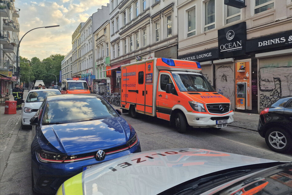 Polizei und Rettungsdienst rückten zu dem Einsatz in der Talstraße aus.