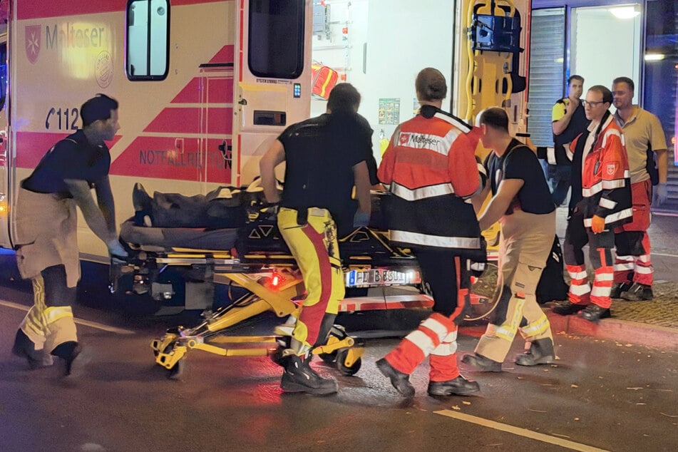 Berlin: Drama am Potsdamer Platz: Person stürzt in Aufzugsschacht und fällt 15 Meter tief
