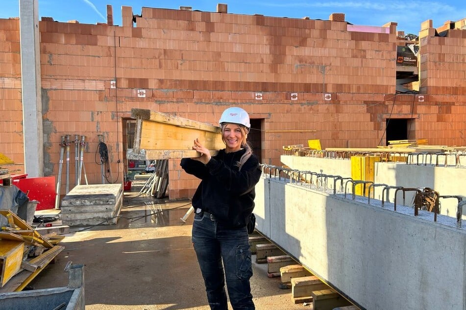 Influencerin "Tschulique" liebt die Arbeit auf dem Bau.