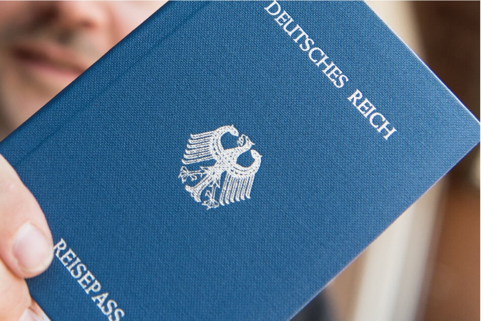 Der Verdächtige soll der Reichsbürgerszene angehören. Gegen ihn werde nun ermittelt. (Symbolbild)