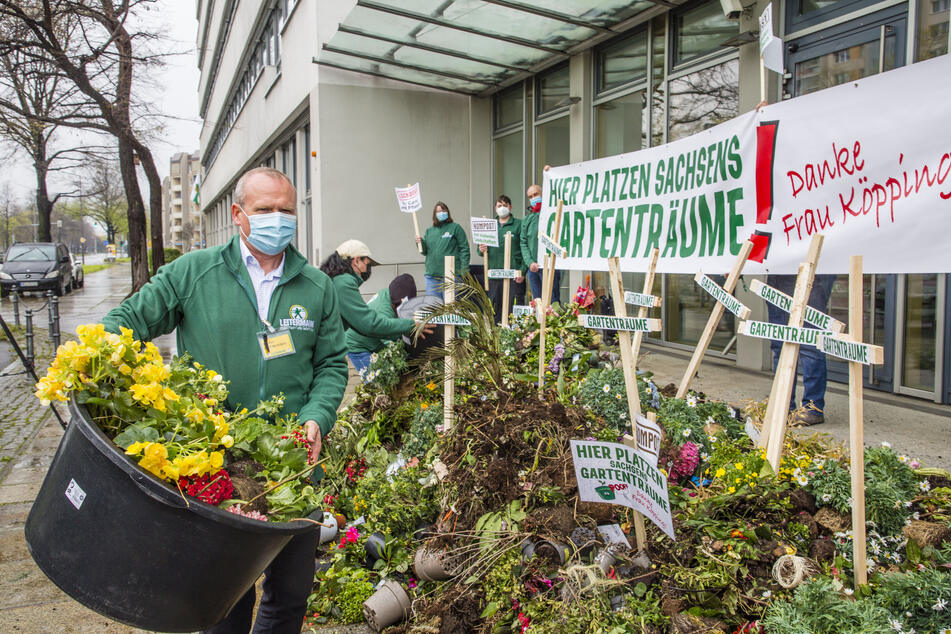 Kompost vor dem Sozialministerium: Sachsens Gartencenter haben die Nase voll!