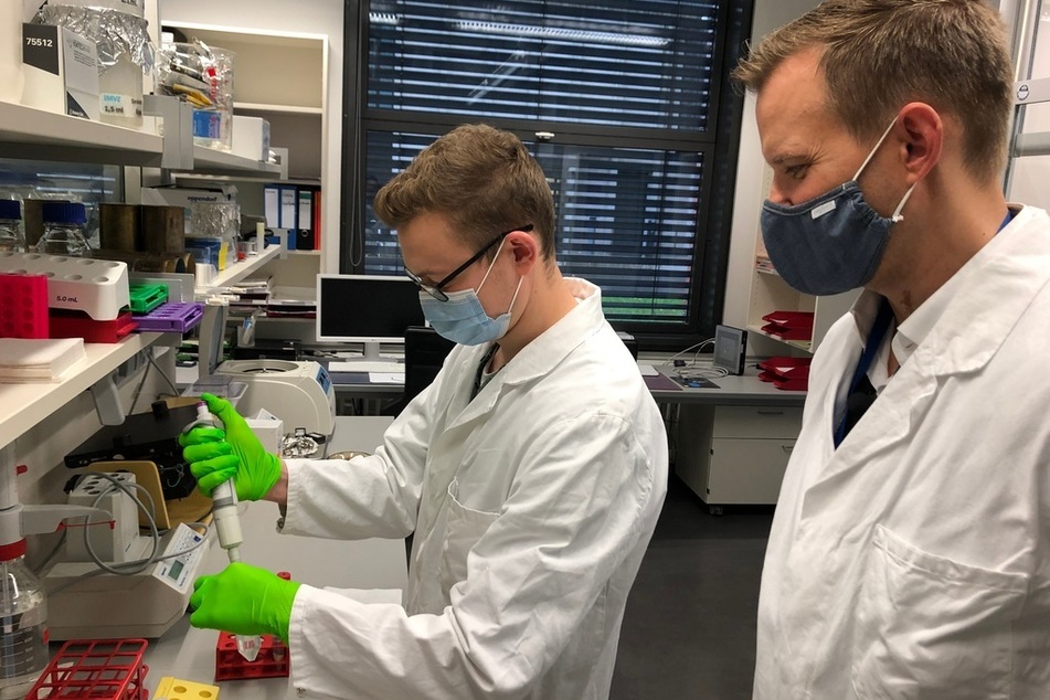 Virologen wie Hendrik Streeck und sein Team kämpfen weltweit gegen SARS-CoV-2.