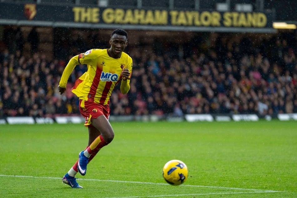 Mittelstürmer Mamadou Doumbia (20) spielt aktuell in Watford. RB Leipzig soll Interesse am Goalgetter haben.