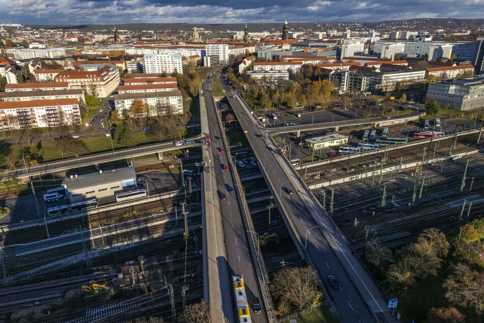 Innerhalb eines Jahres sollen zwei messtechnische Spezialverfahren für Klarheit über den Zustand der Brücke Budapester Straße sorgen.