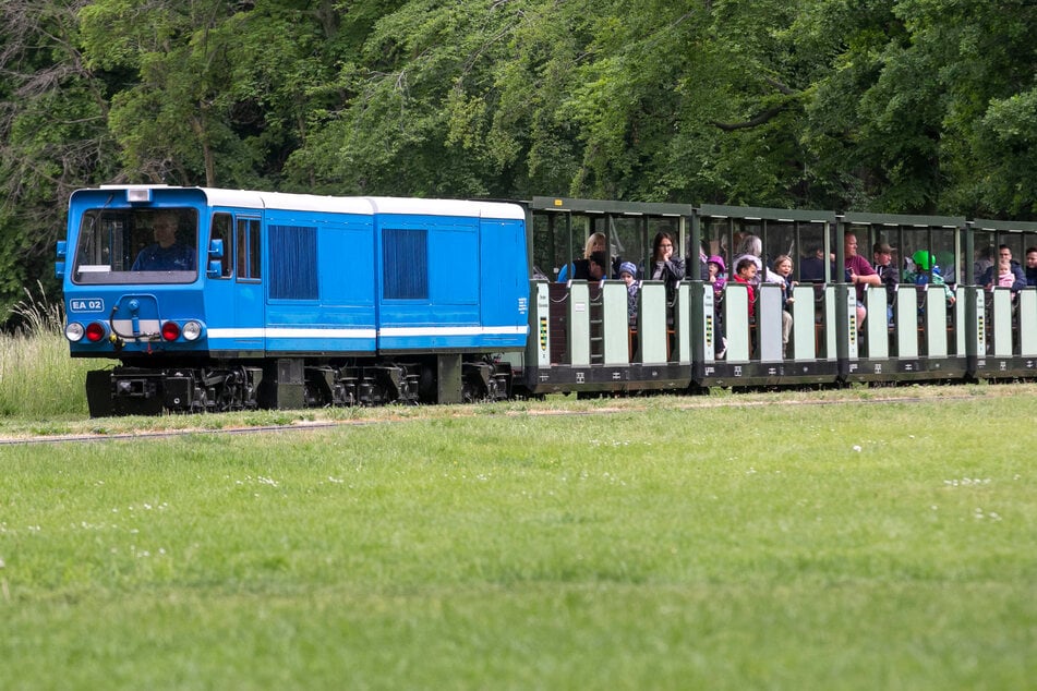 Die Dresdner Parkeisenbahn soll am Sonntag endlich wieder fahren.