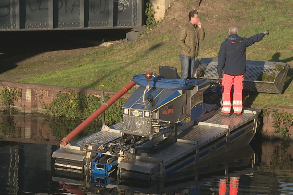 Im Spoykanal in Kleve ist die Leiche eines Mannes (†44) gefunden worden. Die Polizei geht davon aus, dass es sich um einen Unfall handelt.