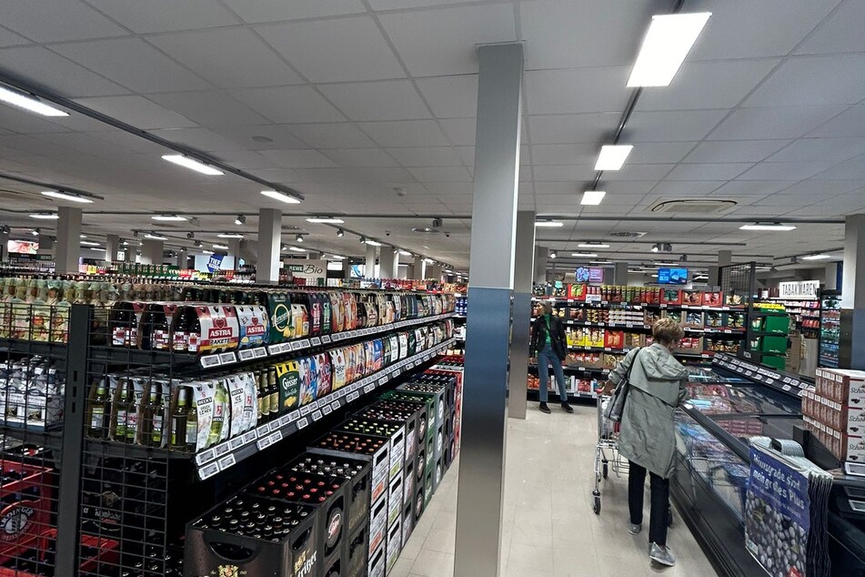 Der Getränkebereich ist nicht mehr separat, wurde in den Hauptmarkt integriert.