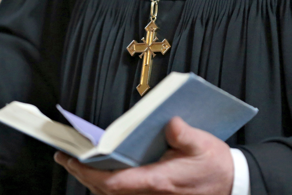 Ein katholischer Christ klagte nun gegen das verhängte Gottesdienst-Verbot in Hessen (Symbolbild).