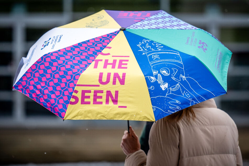 Zum Kulturhauptstadtjahr gibt es Merchandising-Artikel, wie diesen Regenschirm.