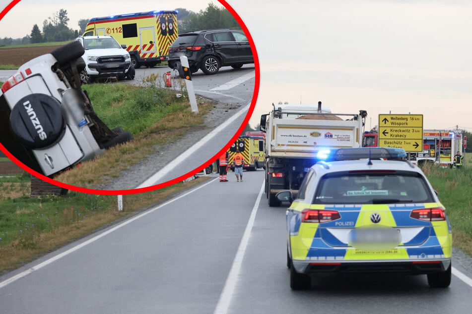 Schon wieder knallt es an Kreuzung in Sachsen: Drei Autos krachen auf S111 zusammen, Suzuki landet im Graben