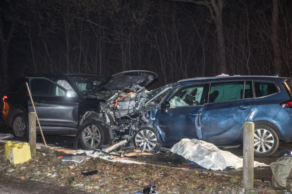 Tödlicher Unfall! 27-Jähriger stirbt bei Frontal-Crash