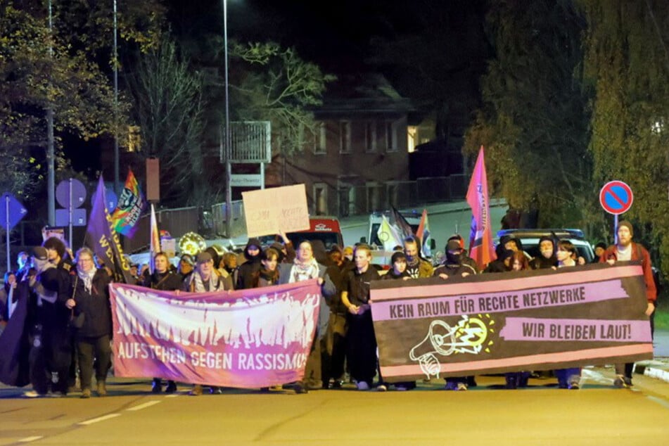 Die Teilnehmer wollten ein lautes Zeichen gegen die rechtsextreme "Identitäre Bewegung" setzen.