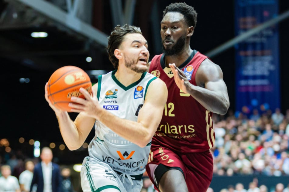 Amadou Sow (r.) war mit 27 Punkten und elf Rebounds der beste Werfer des Abends.