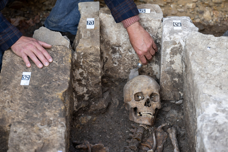 Bei Grabungen am Naumburger Dom machten die Archäologen spannende Funde.