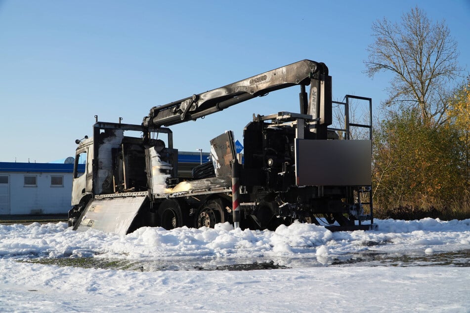Der Schaden wird auf mehrere hunderttausend Euro geschätzt.