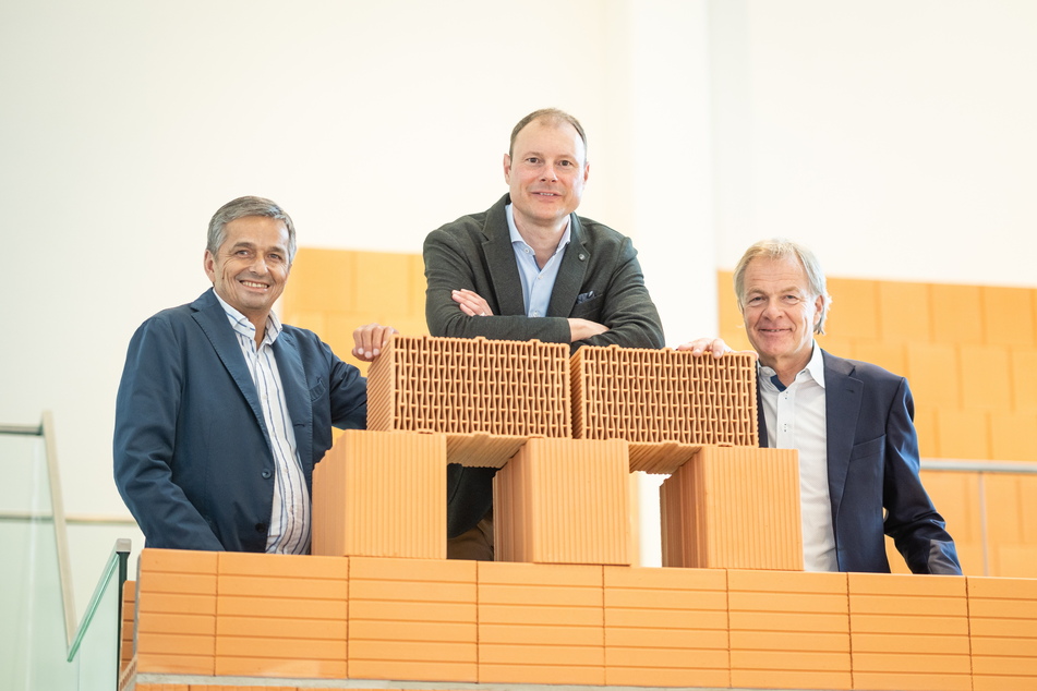 Das Geschäftsführer-Trio Johannes Eder (59, v.l.), Sascha Grafe (45) und Friedrich Lehensteiner (59) blickt stolz auf 25 Jahre Firmengeschichte.