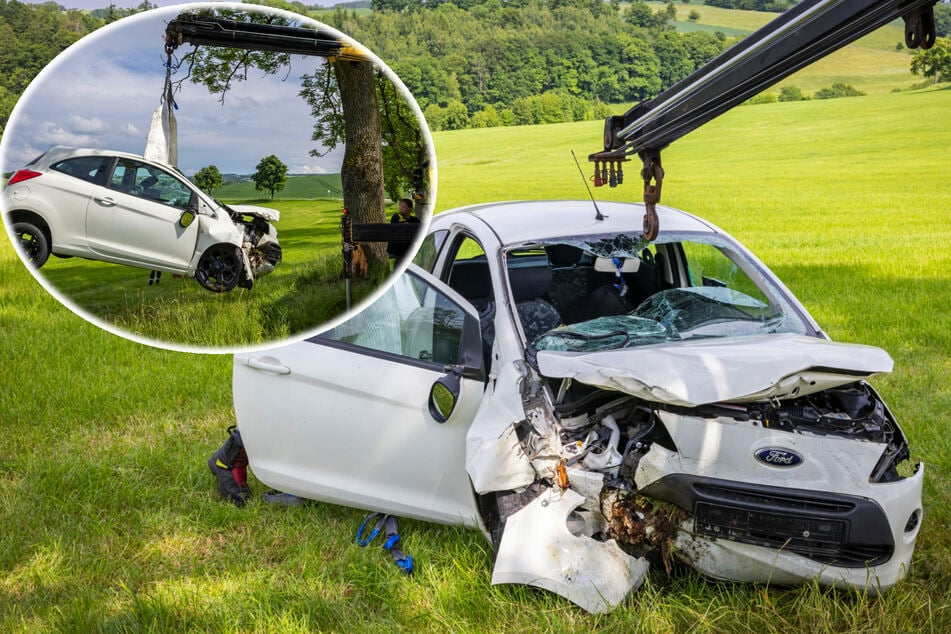 Ford-Fahrerin nach Überschlag schwer verletzt