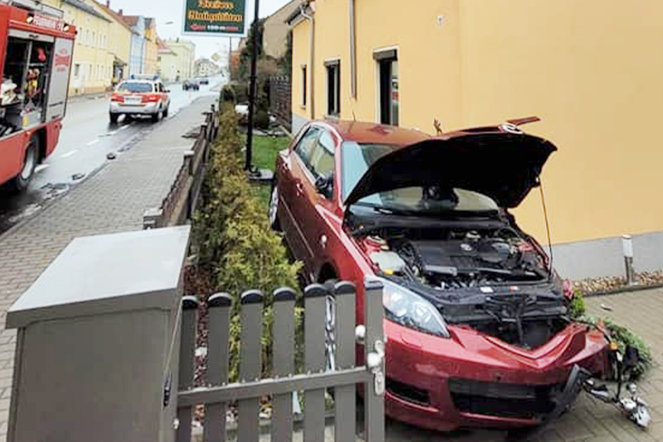 Der Mazda-Fahrer (80) verstarb noch am Unfallort.