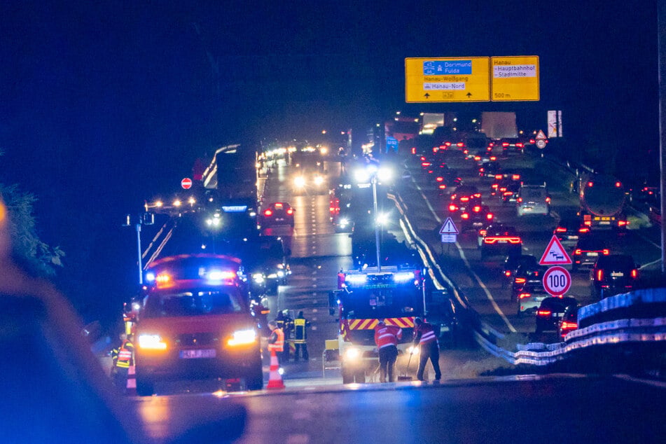 Auf der B43a bei Hanau kam es am Dienstag zu einer stundenlangen Vollsperrung.