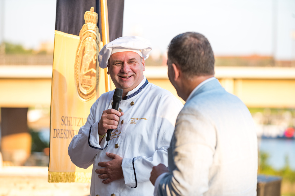 Ein OB zum Anbeißen... Oberbürgermeister Dirk Hilbert (49, FDP) war beim Jubiläum dabei.