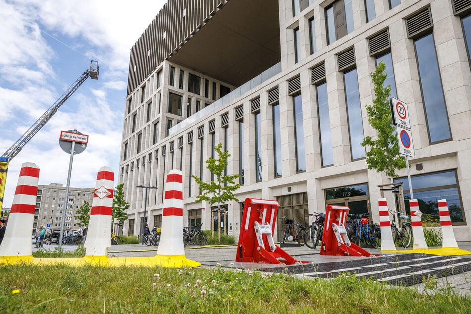 Zum "Offenen Rathaus" am 13. Juni waren rund ums Stadtforum Zufahrtssperren aufgestellt.