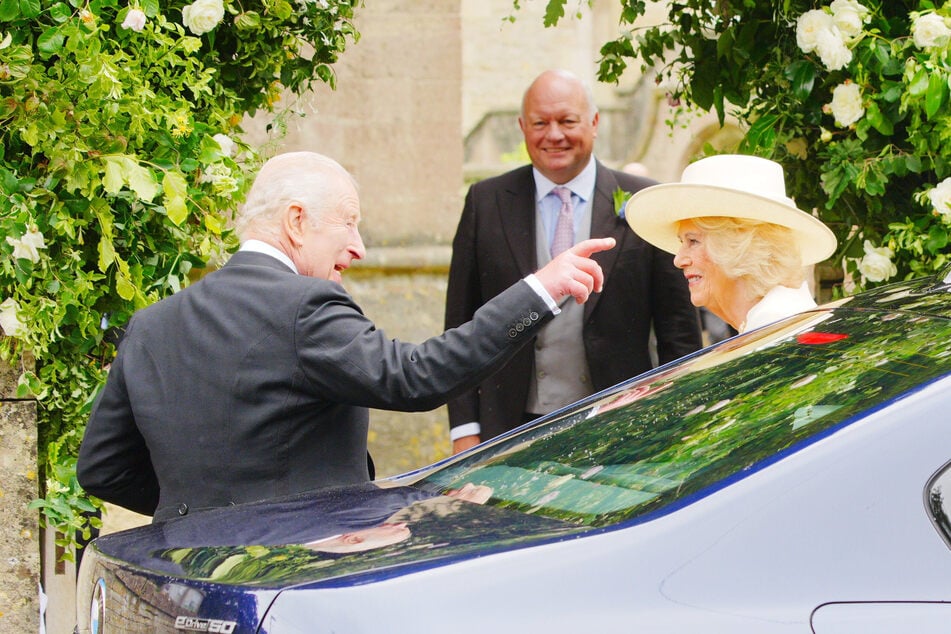 König Charles (77) und seine Frau Camilla (78) gehörten zu den Gästen der Hochzeitsgesellschaft.