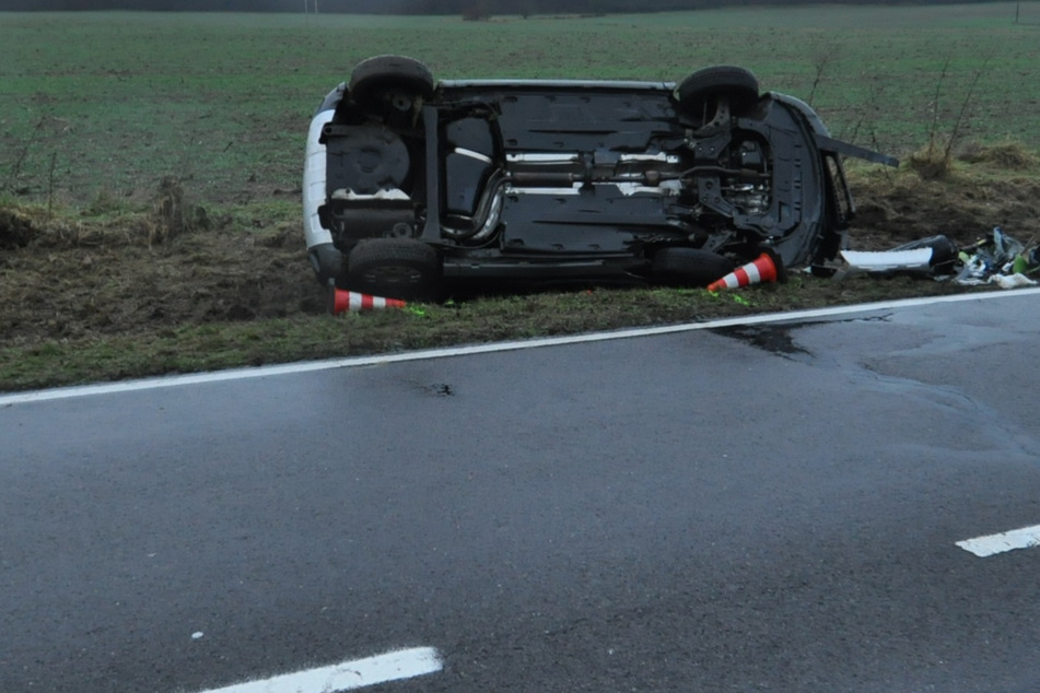 Frontal-Crash zwischen Opel und VW: Eine Schwerverletzte, ein Toter!