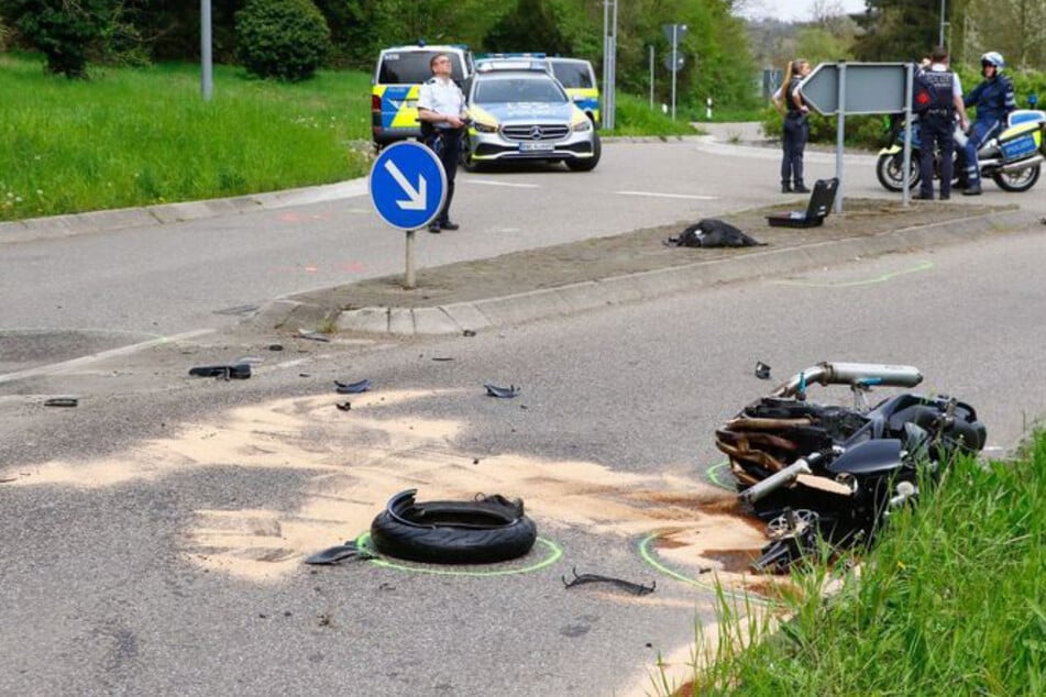 Motorrad mit Mercedes kollidiert: 66-Jähriger lebensgefährlich verletzt!