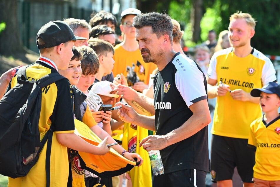 Einer von drei Höhepunkten heute für Dynamo-Trainer Thomas Stamm (r.) und die Fans: Um 14 Uhr wird der neue Spielplan veröffentlicht.