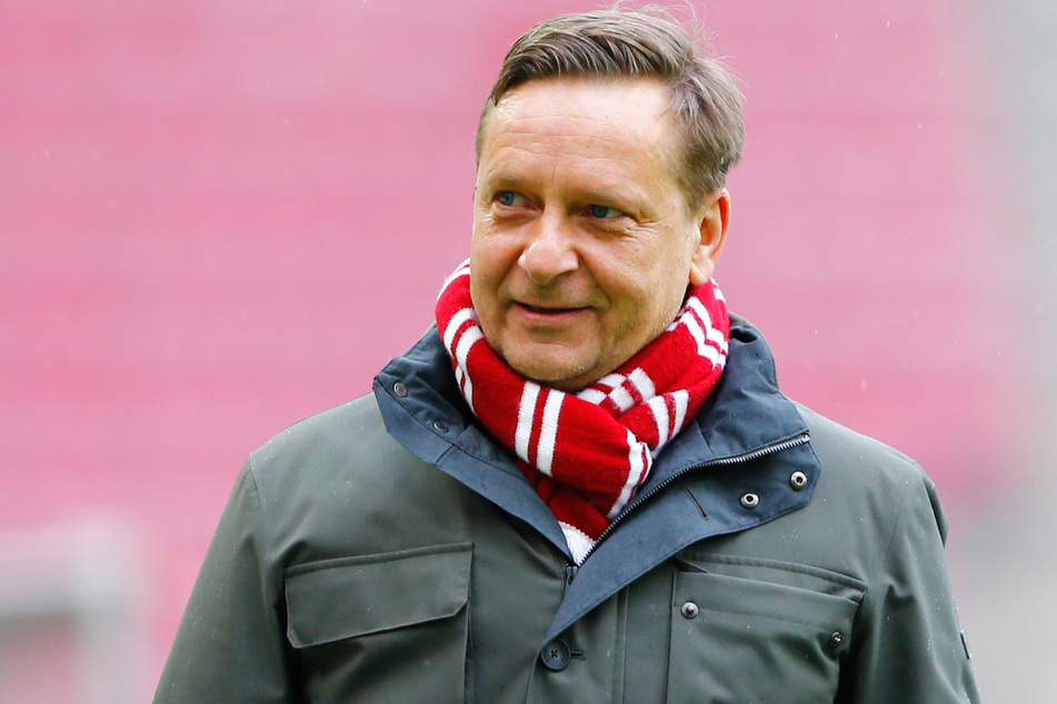 Horst Heldt (54) hat angesichts der in dieser Saison mehrfach schwachen Leistungen die Spieler des FC Bayern in die Pflicht genommen.