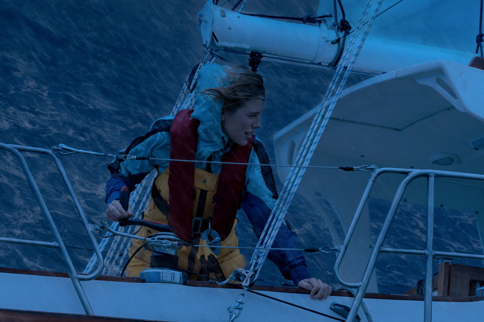 Jessica Watson (Teagan Croft, 18) muss bei Wind und Wetter auf dem Ozean bestehen.