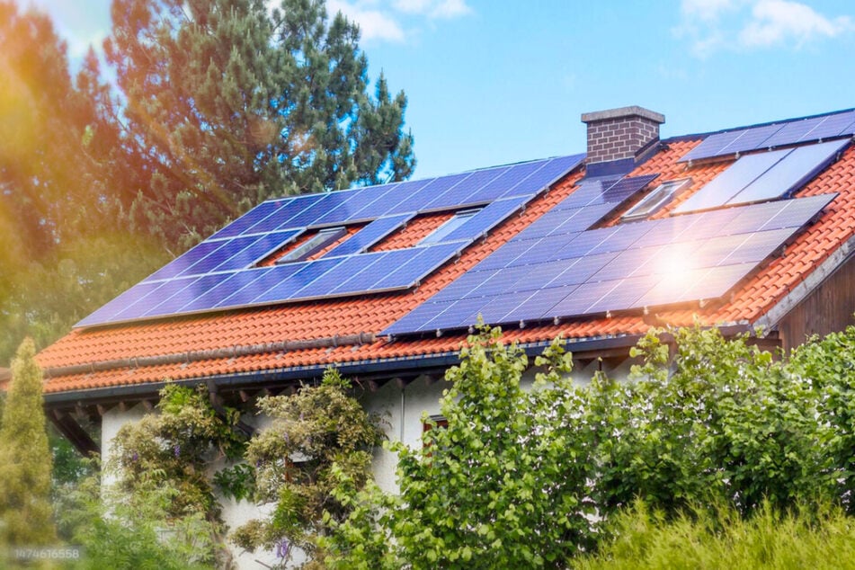 Wer Stromkosten hasst, sollte sein Dach lieben lernen