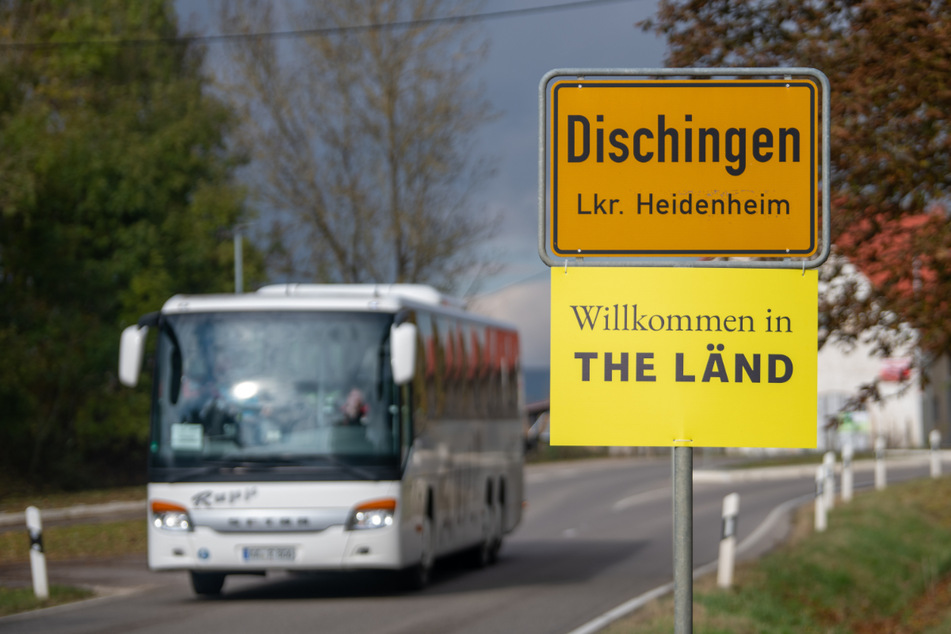 Auch in Dischingen (Kreis Heidenheim) wurde am Ortsschild gut sichtbar ein Plakat der Imagekampagne angebracht.