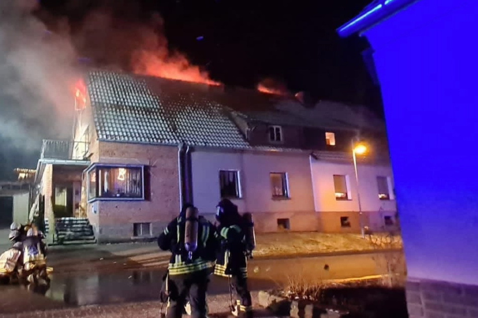 Zweiter Brand in drei Tagen: Dachstuhl von Einfamilienhaus fackelt ab